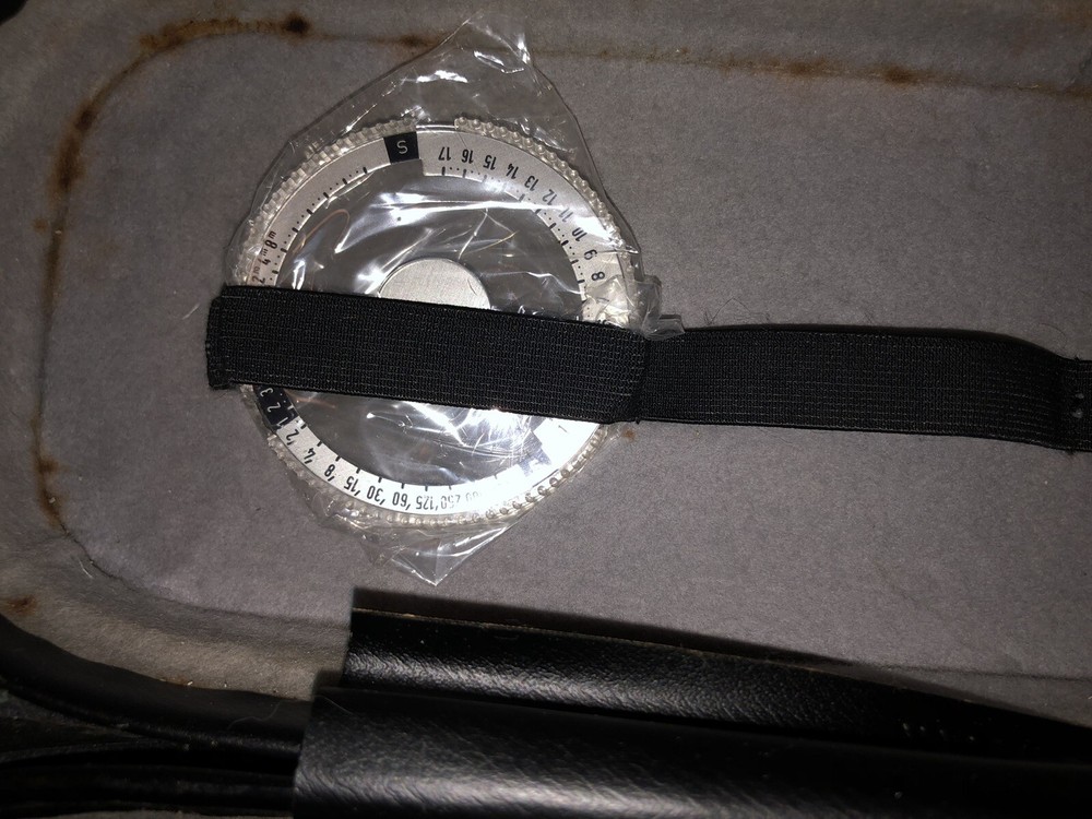 [Untested] Gossen Sinar Six Light Meter Set in Leather Case – Needs Cleaning