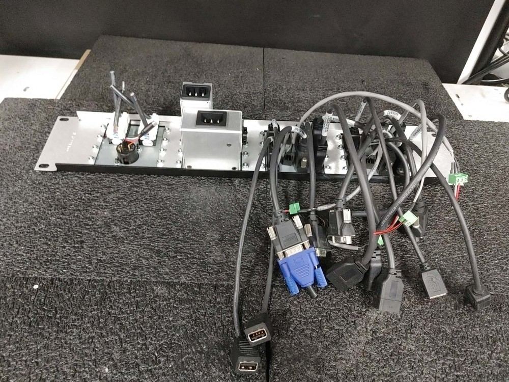 Extron AAP 302 USB4 HDMI4 VGA4 Phone Jack4 Plug AC Input 3 Interface Mount Plate
