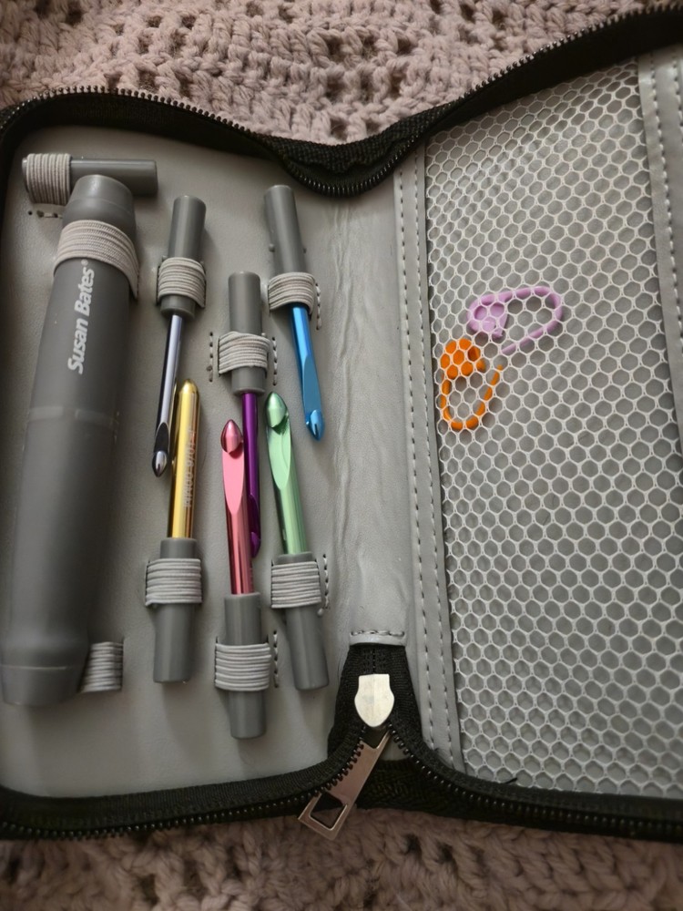 Susan Bates Twist + Lock Interchangeable Crochet Hook Set