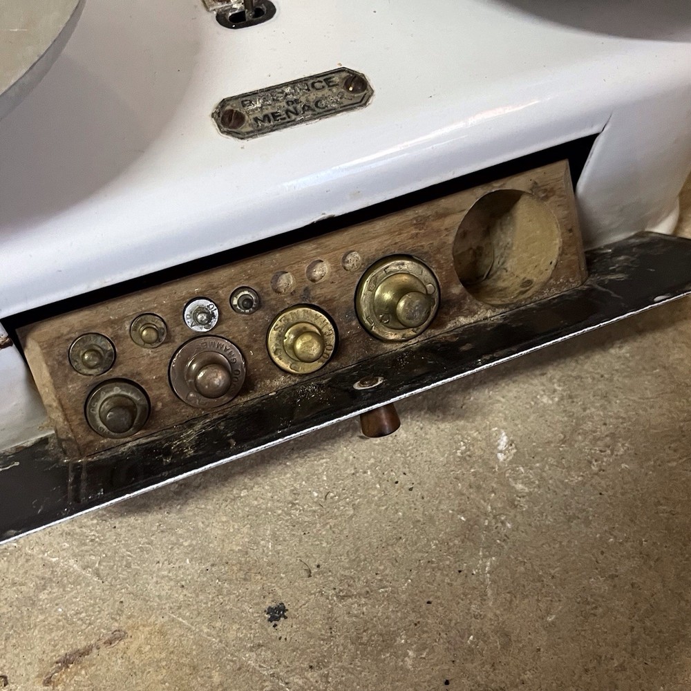 Vintage Kitchen Scale With Weights – Vintage Decor