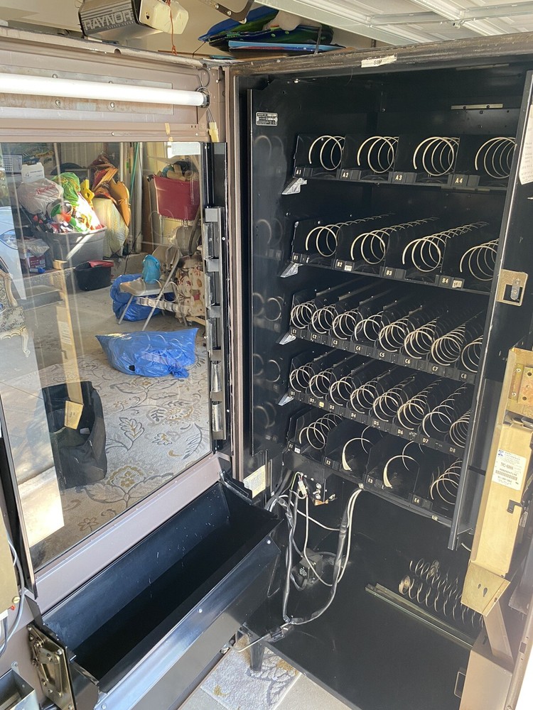 Used vending machine Snackshop5000 everything in good working condition