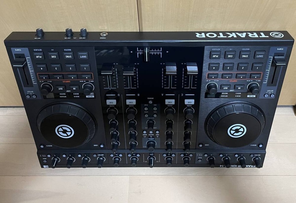 Native Instruments Traktor Kontrol S4 MK1 DJ Controller Midi Turntable