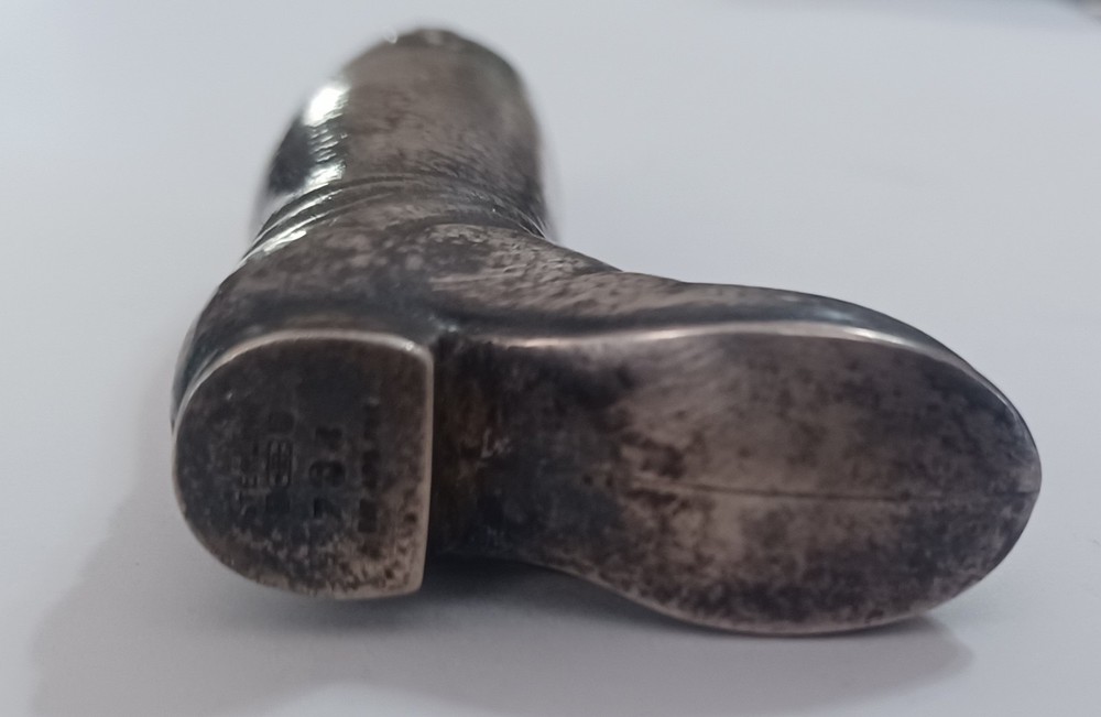 Sterling. 925 boot shaped handle.