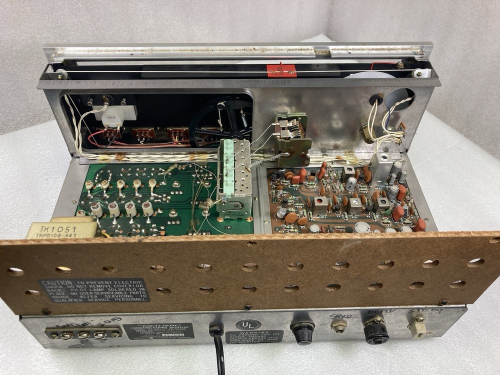 Realistic DX-160 Solid State Communications Receiver Powers On. READ