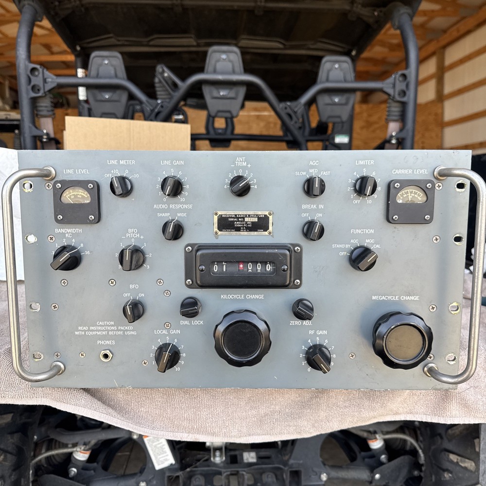 AMELCO  R-390A/URR HF Communication Receiver