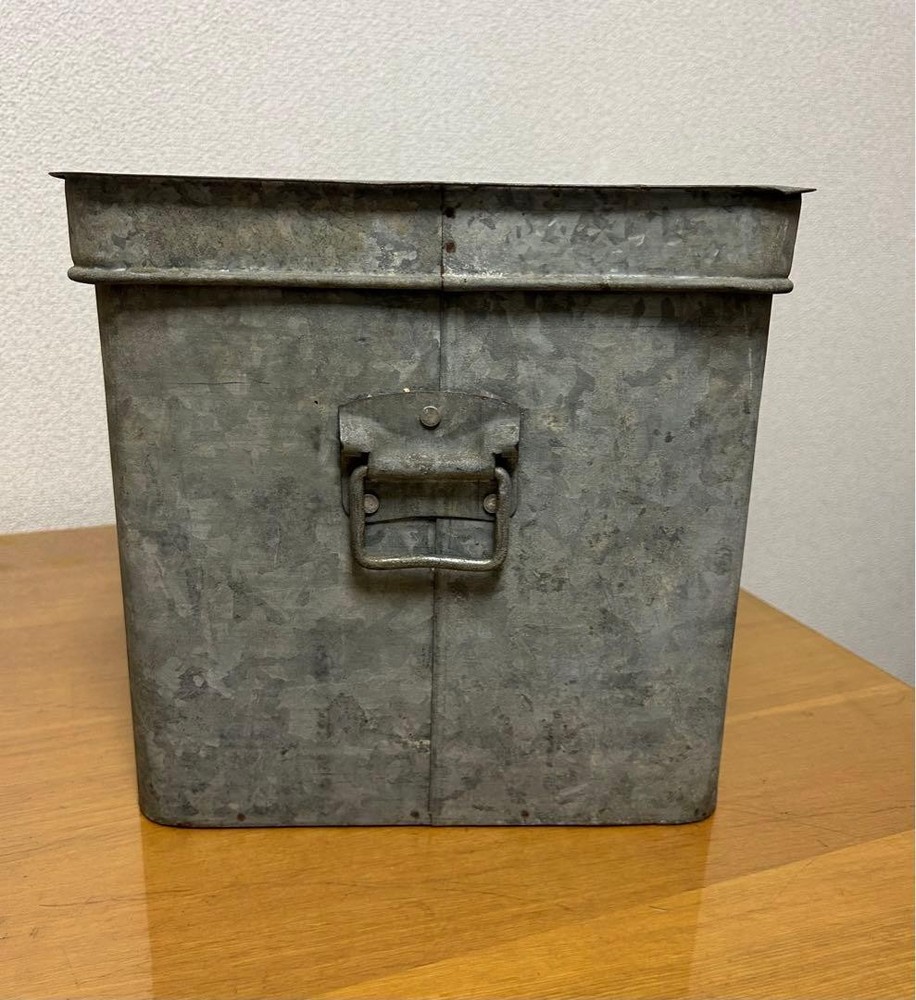 Tin can rice box retro