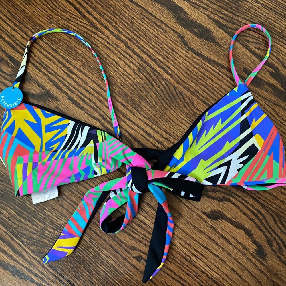 NWT Arena Reversible Triangle Bikini Top Size Small