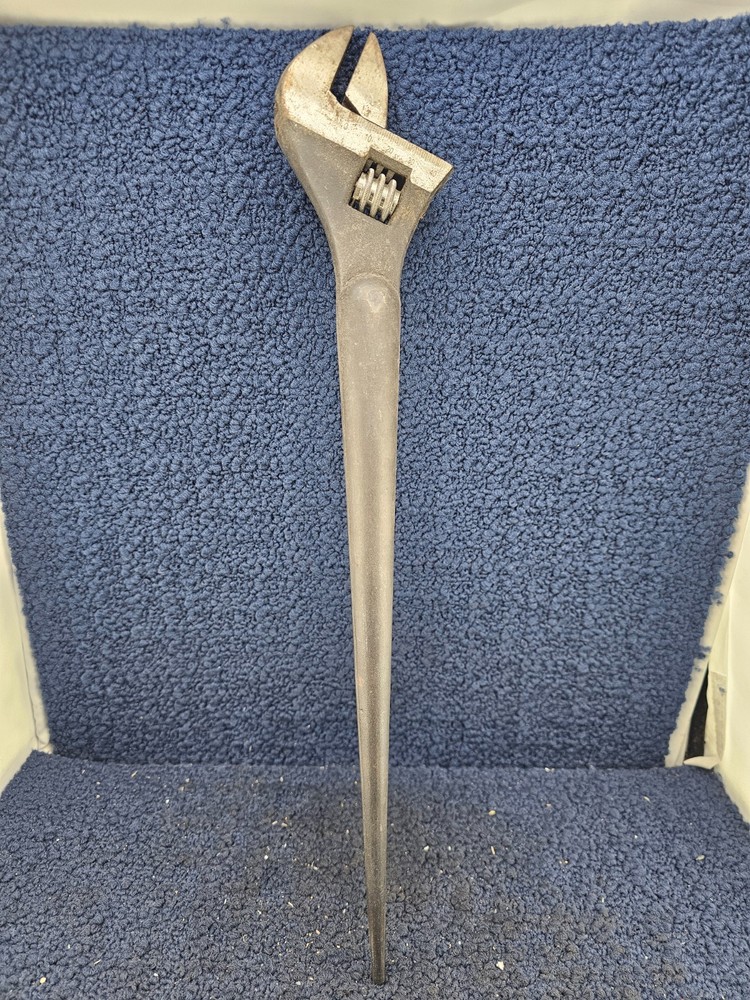 DuraTech 16" Adjustable Construction Spud Wrench - Black Oxide Finish