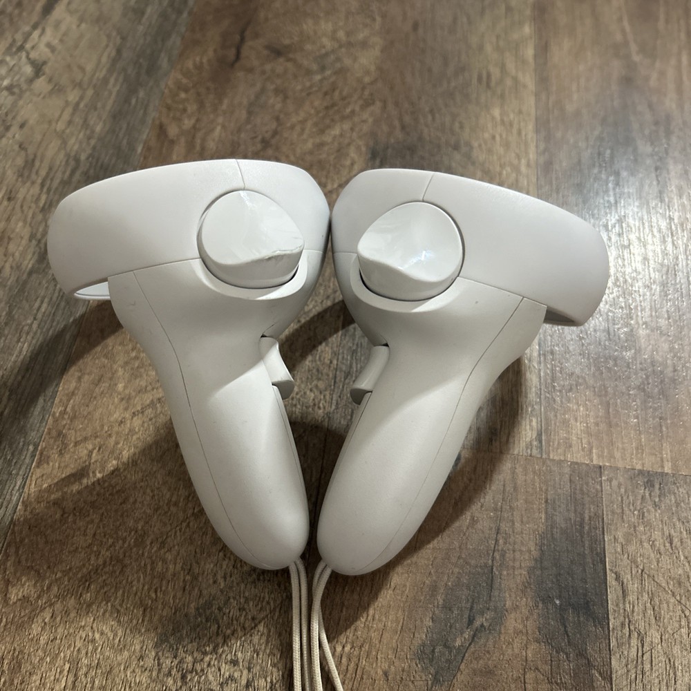 Meta Oculus Quest 2 Controllers Pair - Great Condition -