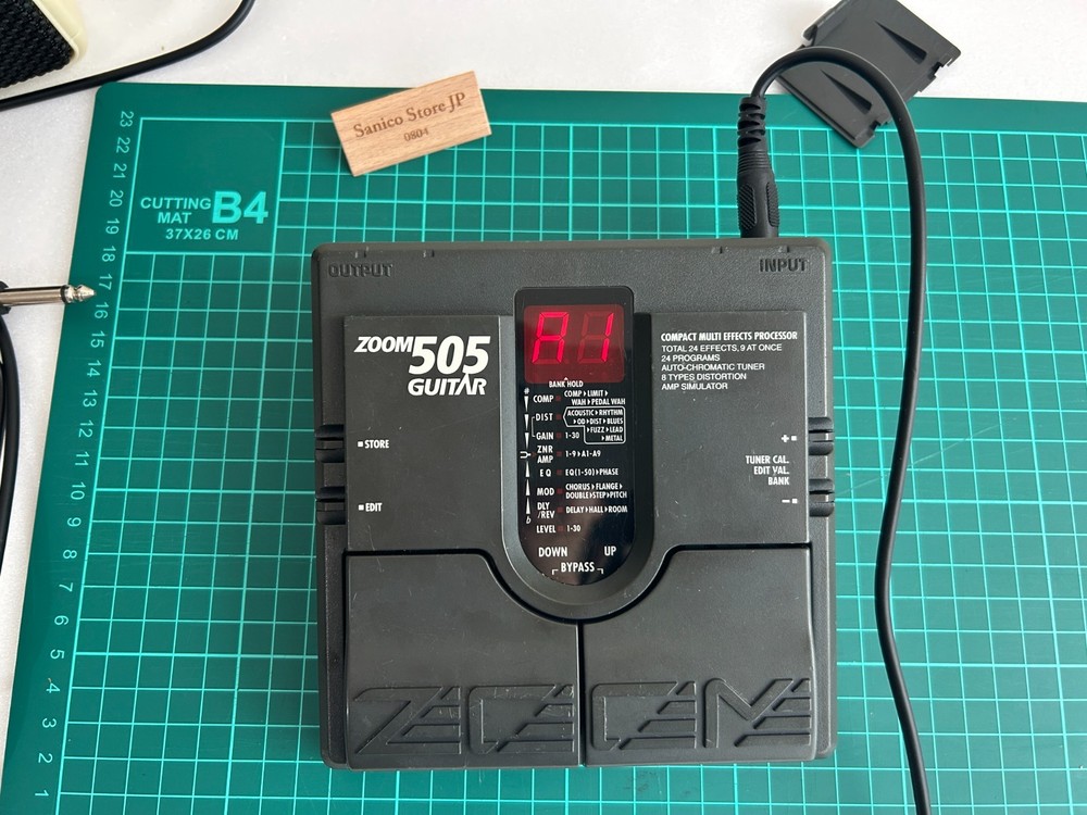 Zoom 505 Guitar Compact Multi Effects Processor, Amp simulator Used Tested Japan