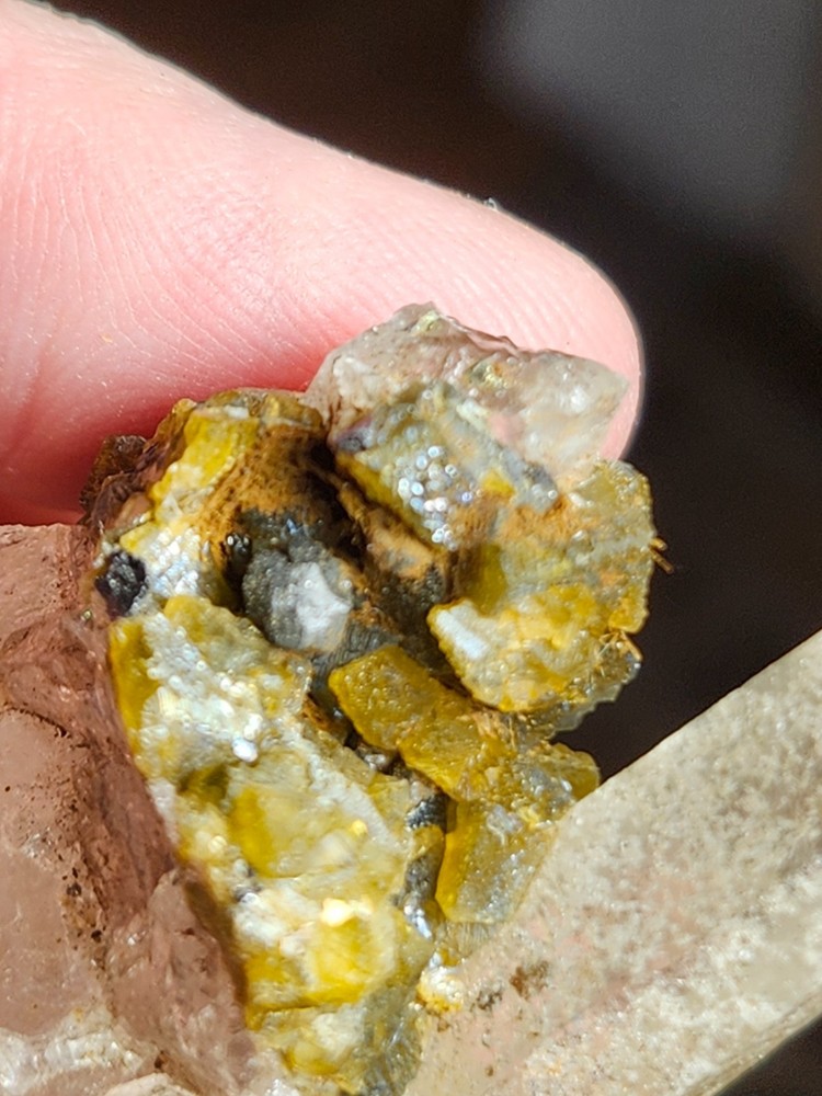 Quartz, Siderite, Fluorescent Apatite, Peru