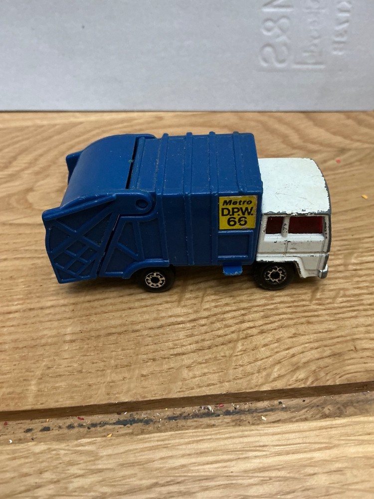 Matchbox 36 Refuse Truck white/blue 1979