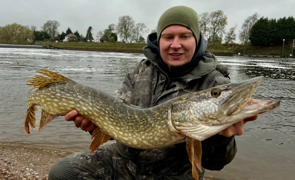 Pike Dead Bait Float Rigs Fishing Kit Including Trace Hooks Float - UK POST