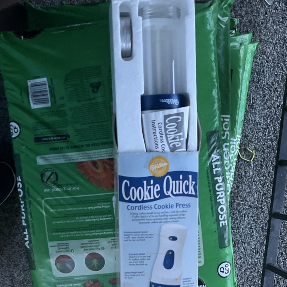 Wilton Cookie Quick Cordless Cookie Press White Blue Plastic Round Standard