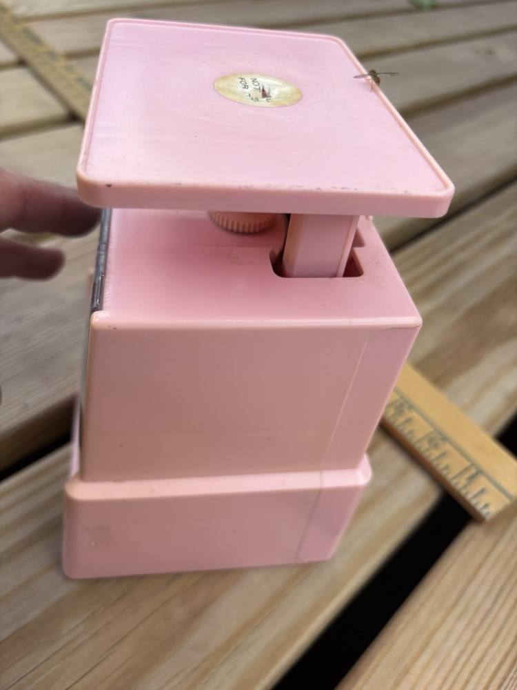 Vintage pink chef scale, 10 pound , plastic