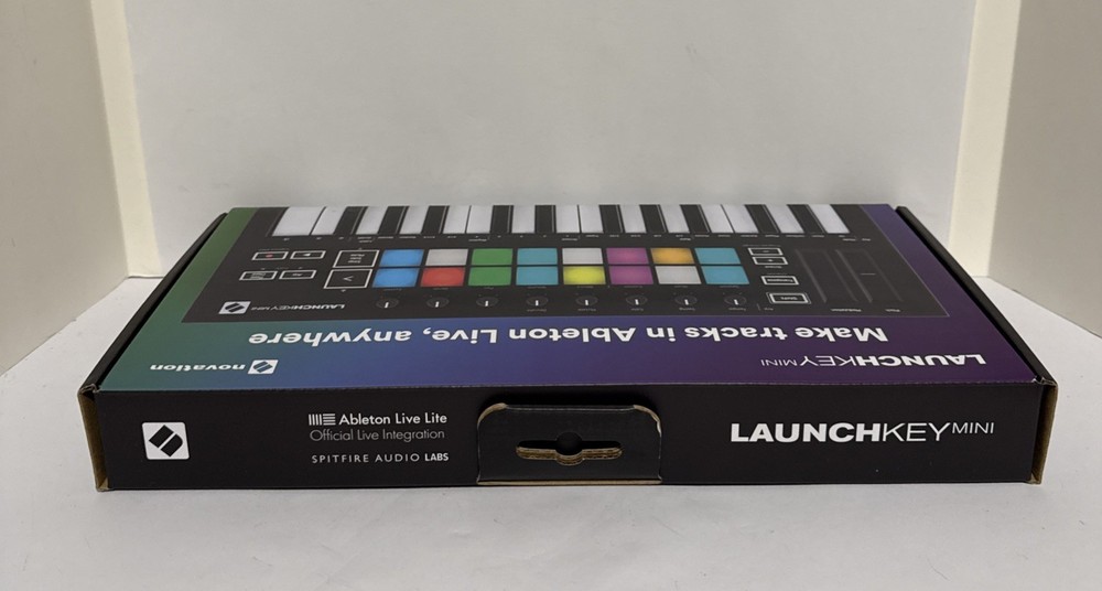 Novation Launchkey Mini Mk3 25 Mini-key Midi Keyboard Controller/Read