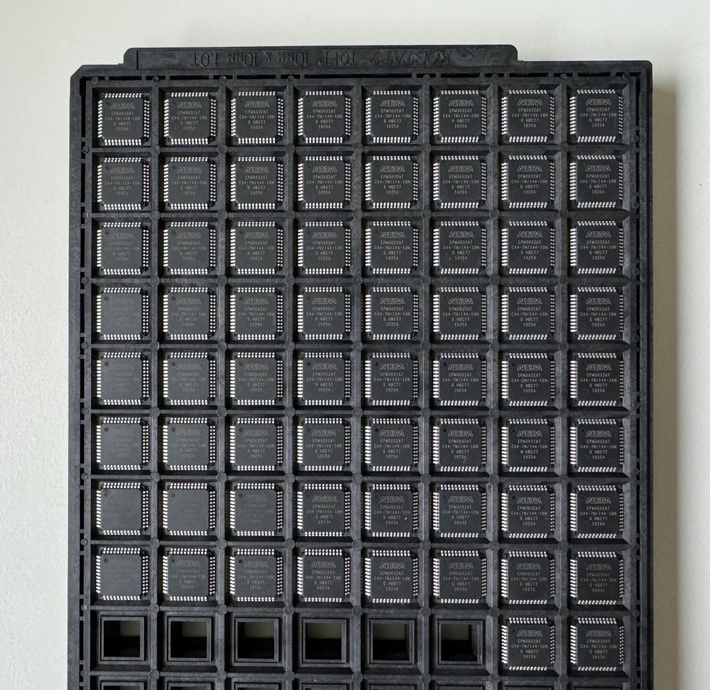 EPM3032ATC44-7N Altera Semiconductor Microcontroller