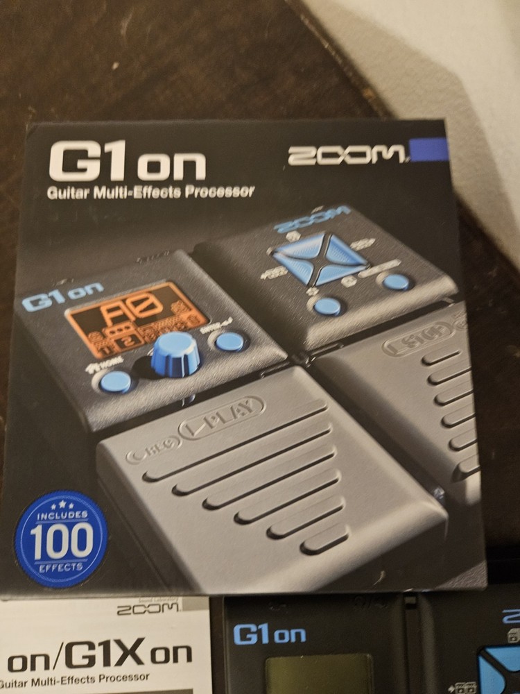 ZOOM G1 on Guitar Multi-Effects Processor with Box and Manual