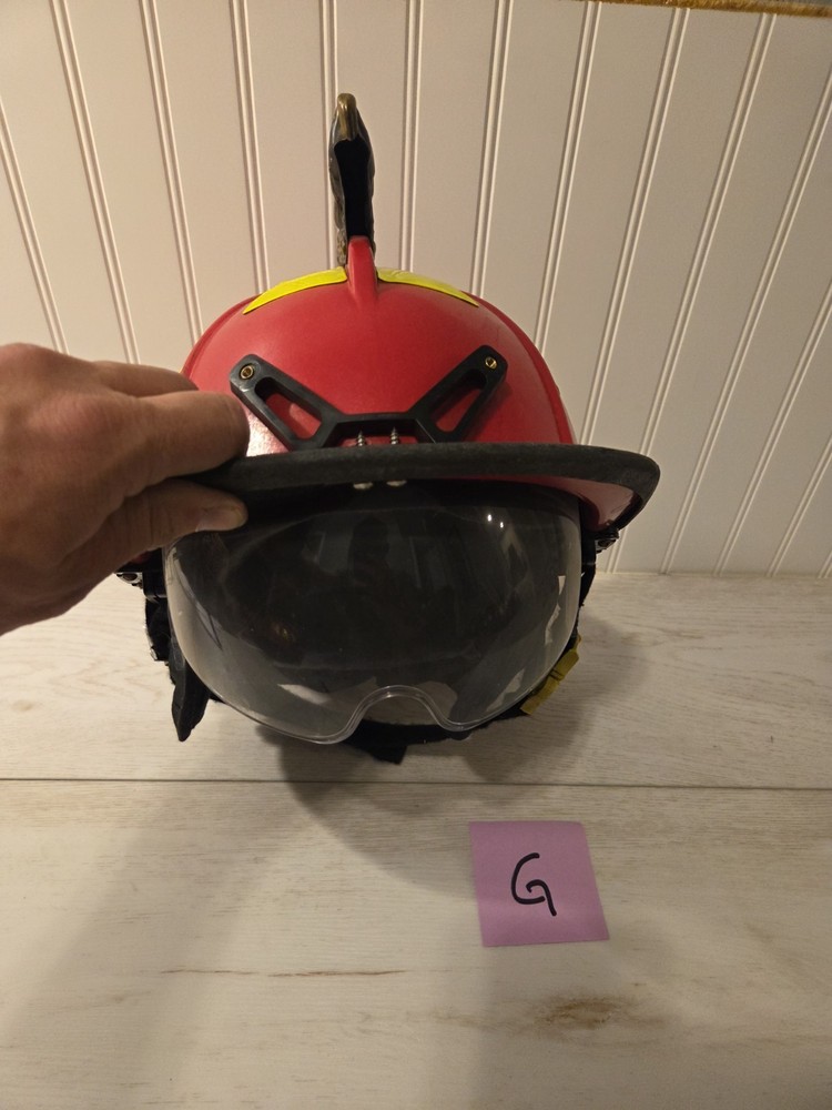 MSA Cairns Firefighter Structure Fire Helmet 1044 Red