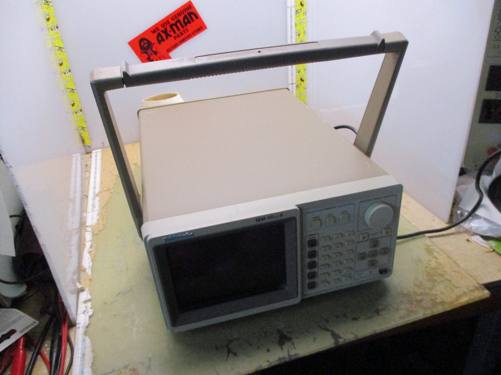 Tektronix 1241 logic analyzer 50MHz sync/100MHz async [4*J-29.25]