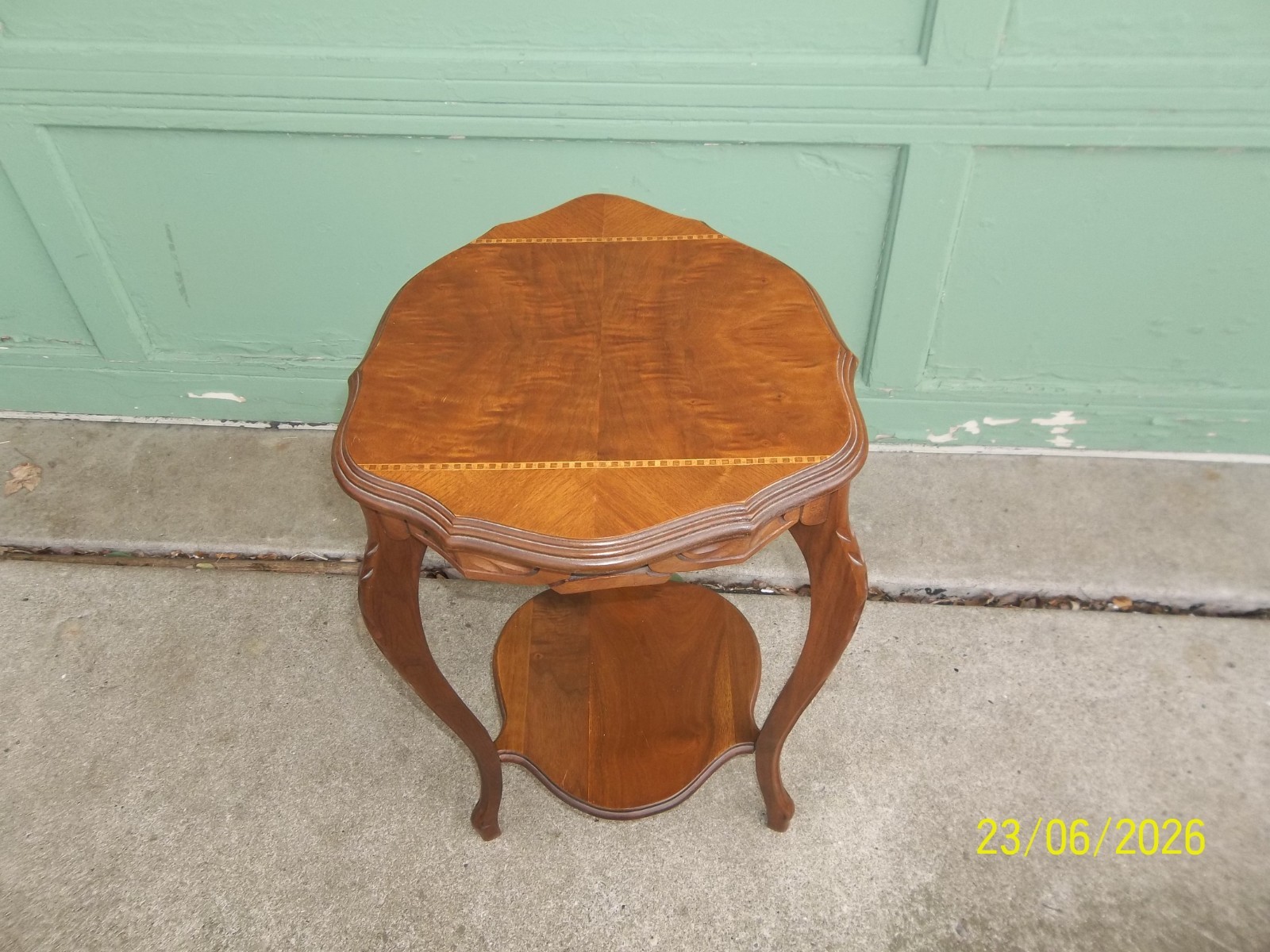 Vintage Bensinger's Outfitting Company Carved Walnut Accent Table Plant Stand
