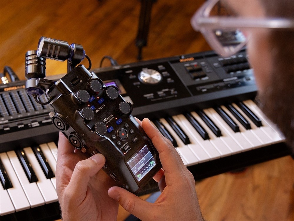 Zoom H6studio Handy Recorder Bundle