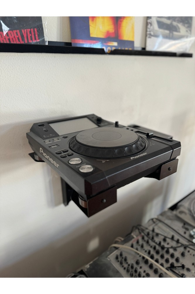 Apache Wallmounted Rack for Pioneer CDJ 2000, 3000