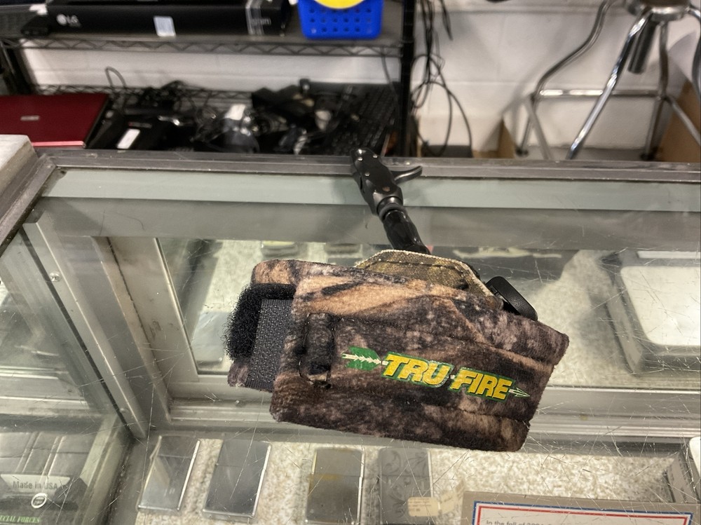 TruFire Wrist Adjustable Strap / Archery Compound Bow Release / Camo