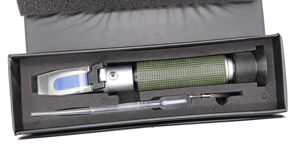Zebra Skimmers Hand held Refractometer MT-010ATC