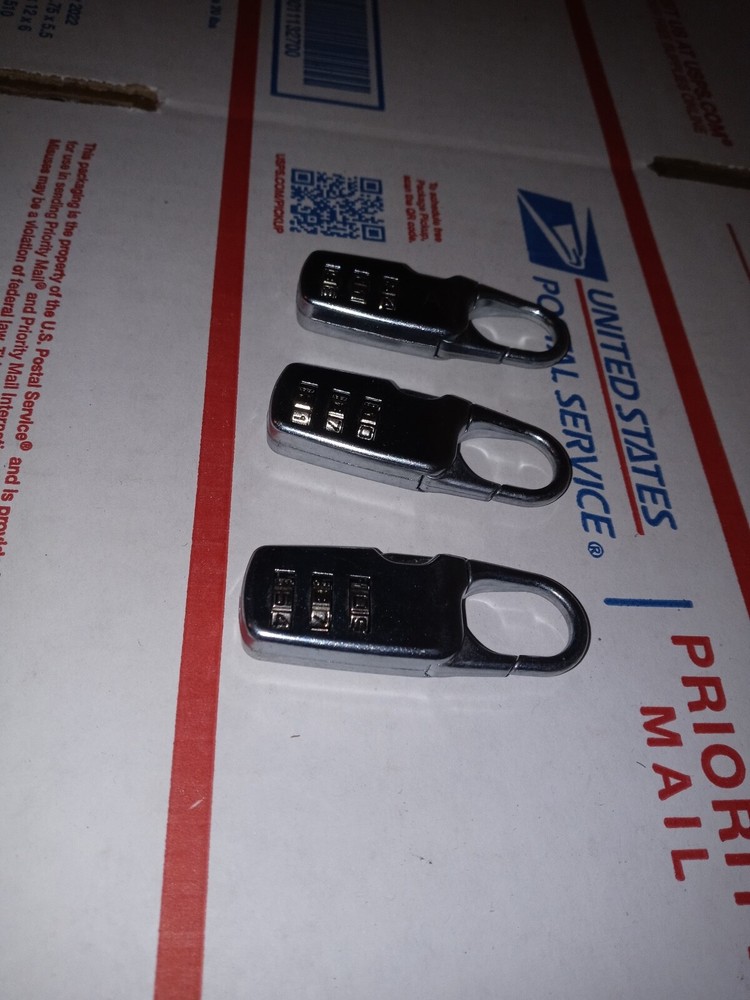 3 Kipling Locks , good and working condition.