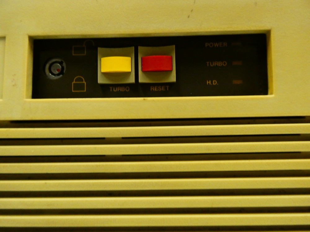 Vtg IBM PC Compatible XT/AT Clone Desktop 5.25 Floppy Turbo Untested! Powers On!