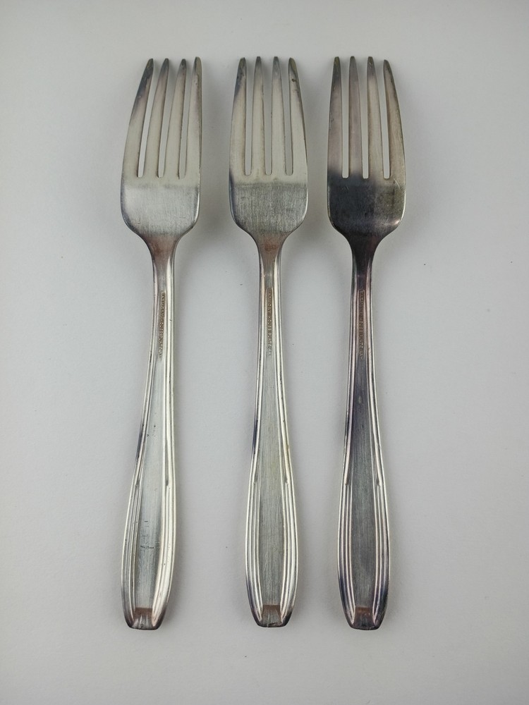 Harmony House Silverplate Serenade Dinner 3 Forks ~ 1 Salad Fork ~ Silverware