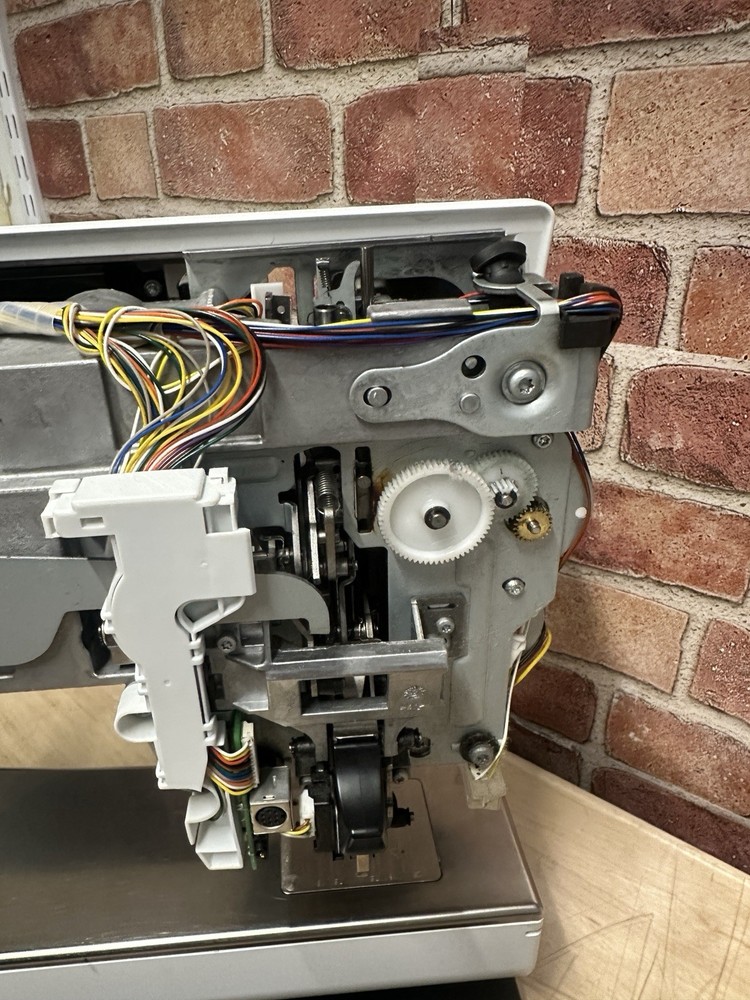 Bernina 820 Computerized Sewing Machine For Parts Only(read)