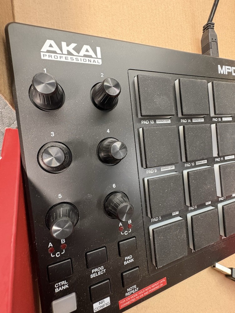 Akai MPD218 USB MIDI Pad Controller 16 Pads Note Repeat Full Level Digital