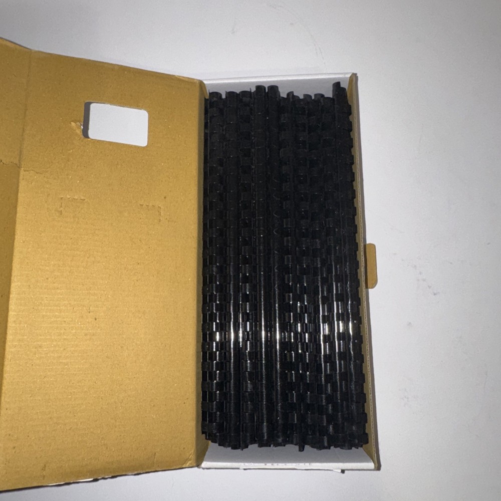 Fellowes Plastic Comb Bindings, 3/8" Diameter, 55 Sheet Capacity, Black, 100/Pac