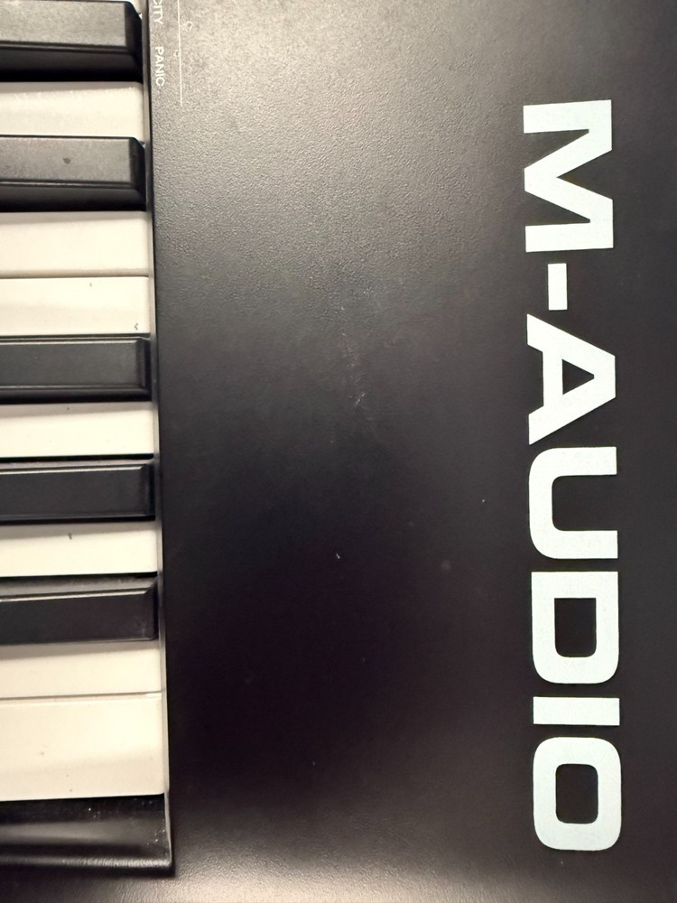 M-Audio OXYGEN 61 USB MIDI Keyboard Controller 8 Touchpads