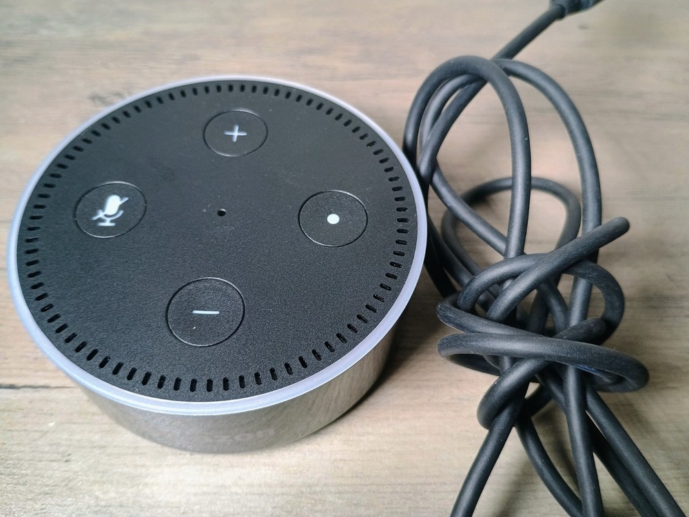 Amazon Echo Dot 2nd Generation Smart Speaker - Black (RS03QR) - W/Adapter