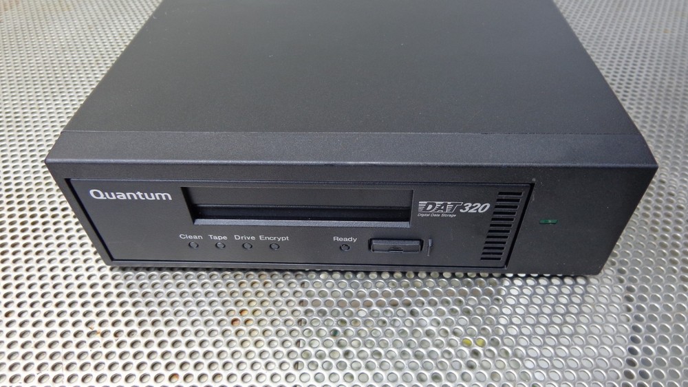 Quantum CD320UE DAT320 USB External Tape Drive