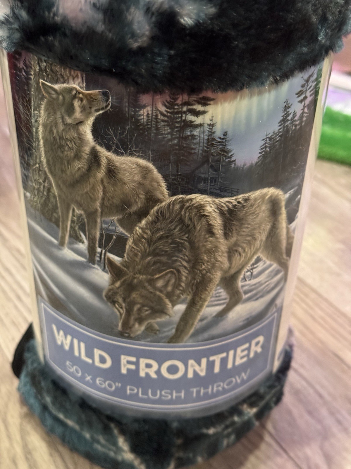 Wild Frontier 50”x 60” Wilderness Wolf Pack Plush Throw Blanket NEW