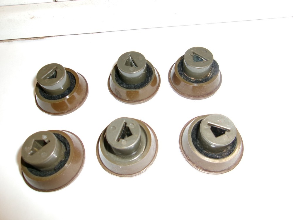6 VINTAGE RCA CONTROL KNOBS
