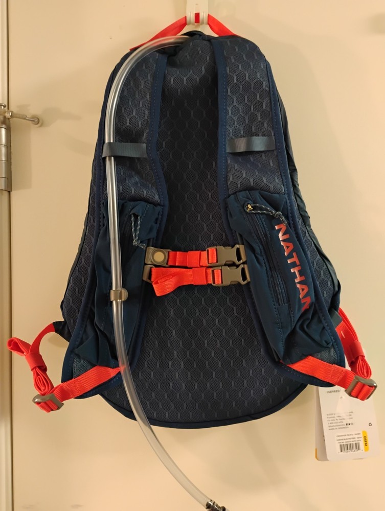 NWT Nathan Crossover Pack 5L Hydration Backpack - Hiking Running w/ bladder