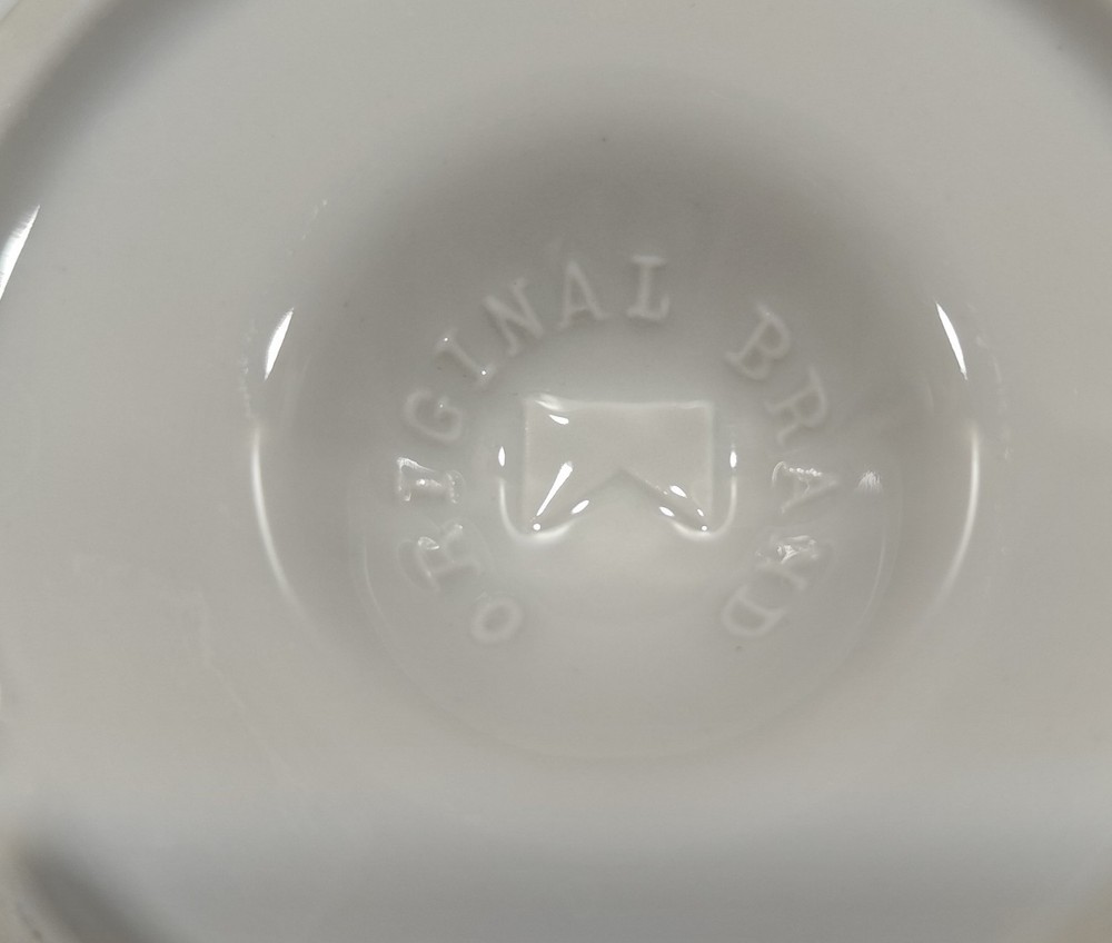 MARLBORO CIGARETTES ADVERTISIGN ROUND CERAMIC ASHTRAY