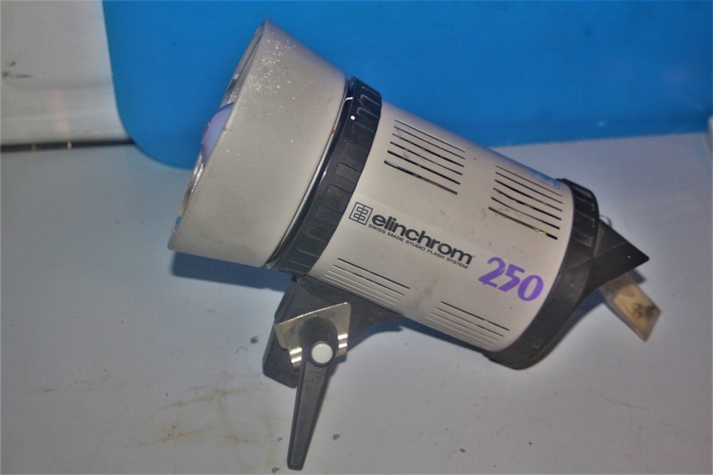 Elinchrom Multi Voltage Flash Unit Style 250