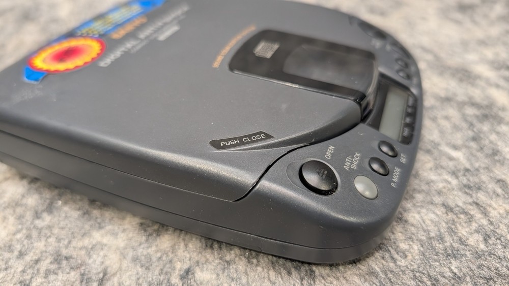 Sanyo CDP-450 Digital Audio Compact Disc Player CD Discman Bundle