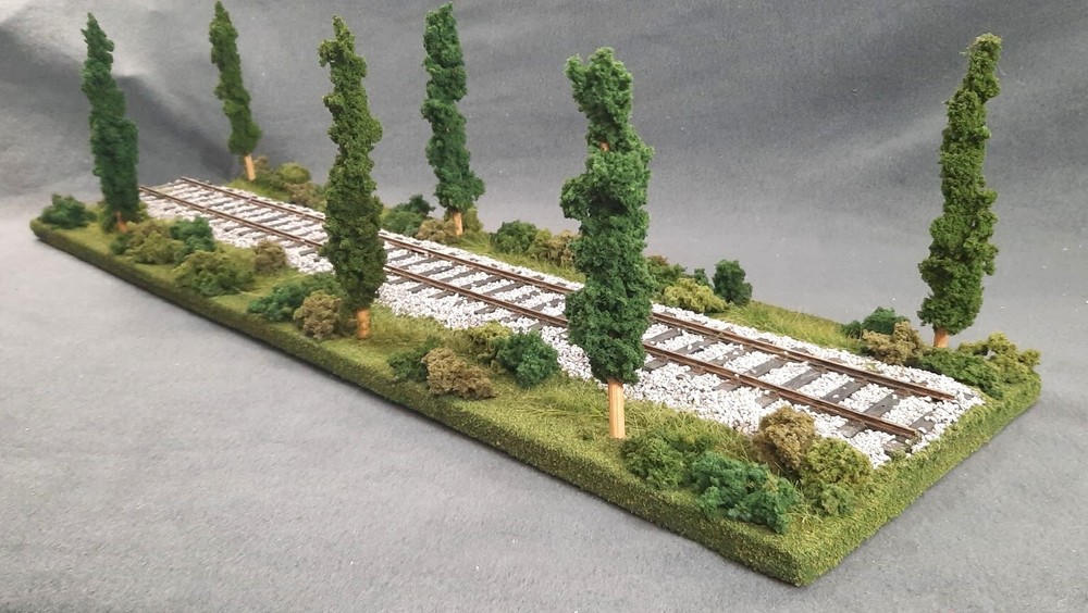 O SCALE 24" SINGLE TRACK DIORAMA TRAIN DISPLAY -"SUMMER SCENE"