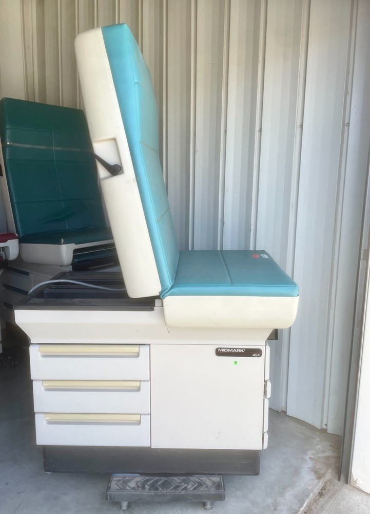 Midmark 404 Exam Table