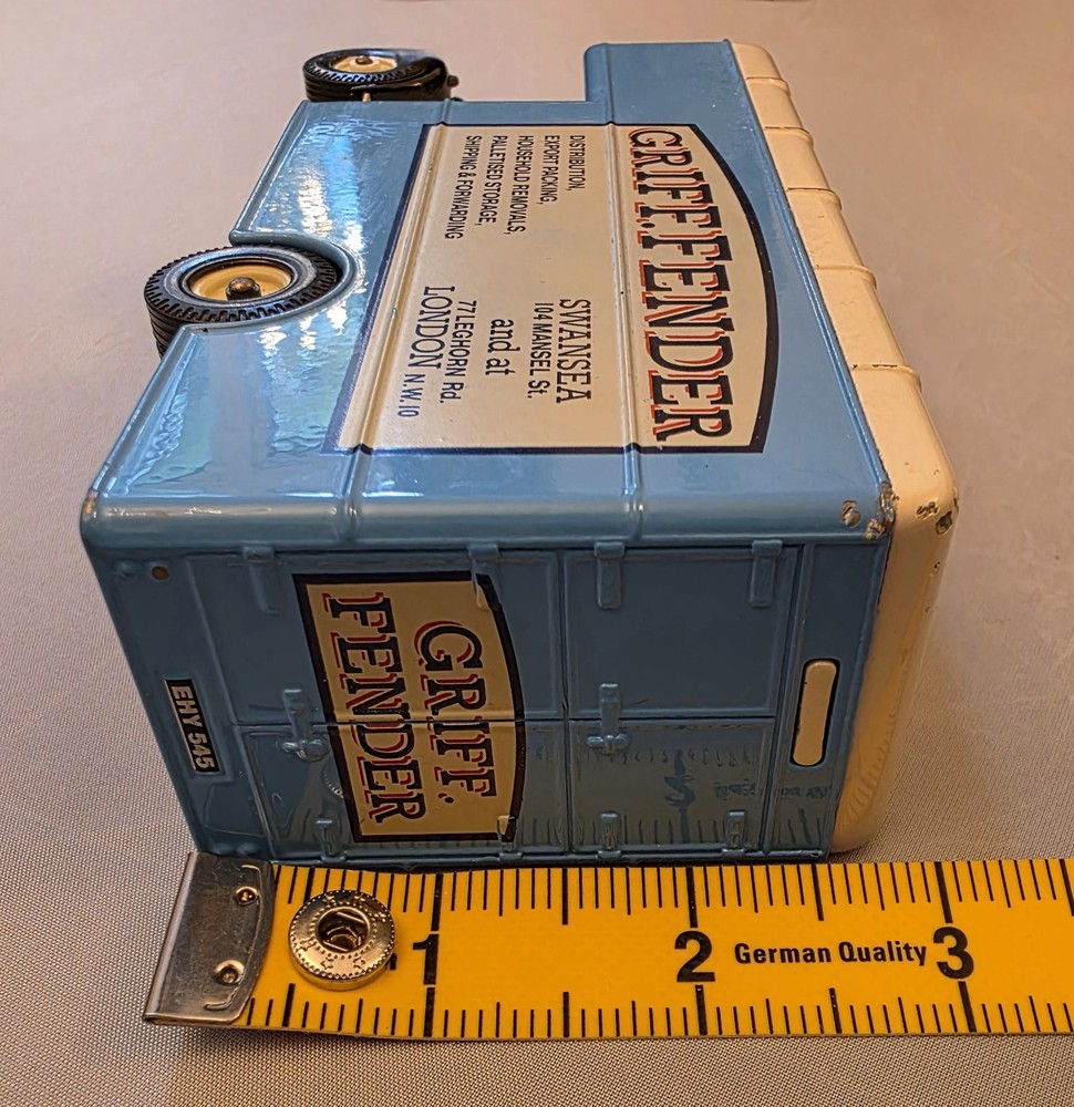 Corgi Classics Bedford GRIFF. FENDER Luton Van