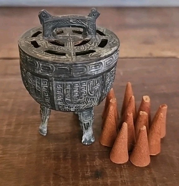 2" Tall Chinese Incense Burner