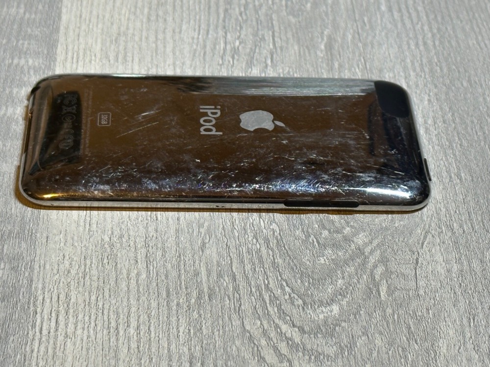 Apple iPod Touch 3rd Generation 32GB 64GB Black