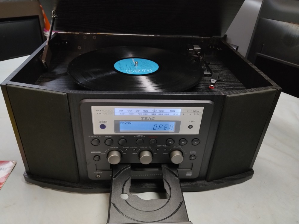 TEAC MULTI MUSIC PLAYER RECORDER & CD RECORDER